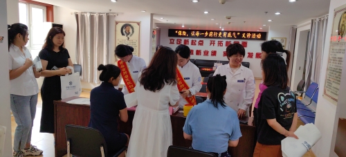 中國大地保險(xiǎn)吉林分公司開展“傳遞關(guān)愛，守護(hù)健康”7.8 保險(xiǎn)公眾宣傳日義診活動(dòng) (2)
